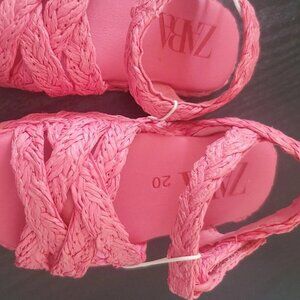 Zara Baby girl Sandel color pink Size EUR21 USA 5 1/2 6633/931/070